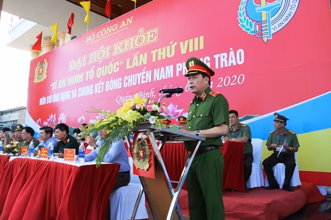 Thứ trưởng Lê Quốc Hùng phát biểu tại lễ khai mạc Đại hội khỏe “Vì an ninh Tổ quốc”.