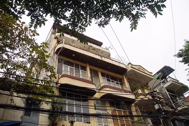 Cũng trong đợt đề nghị thu hồi lần này của UBND TP Hà Nội còn có tòa nhà tại số 38 Thuốc Bắc (quận Hoàn Kiếm).