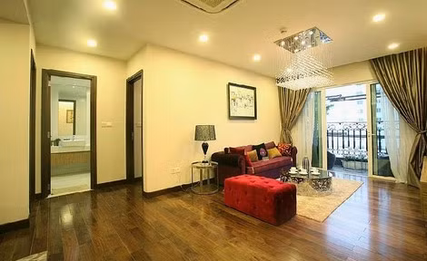 Bằng việc ''chăn'' khách du lịch nước ngoài, Hoàng Thị M. đã kiếm được một căn chung cư cao cấp.