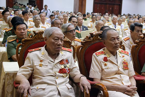 Các tướng lĩnh, sỹ quan ANND, anh hùng lực lượng vũ trang và nhân chứng lịch sử trong cuộc Tổng tiến công và nổi dậy Xuân Mậu Thân 1968. Các tướng lĩnh, sỹ quan ANND, anh hùng lực lượng vũ trang và nhân chứng lịch sử trong cuộc Tổng tiến công và nổi dậy Xuân Mậu Thân 1968.