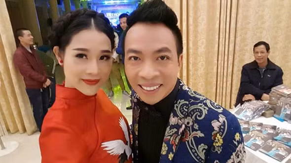Vợ chồng Hoa Trần - Việt Hoàn.