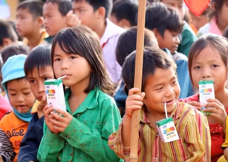 Nhiều phụ huynh e ngại nếu không đăng ký cho con uống sữa sẽ bị phân biệt và trù dập vì làm ảnh hưởng đến thành tích của trường. Nhiều phụ huynh e ngại nếu không đăng ký cho con uống sữa sẽ bị phân biệt và trù dập vì làm ảnh hưởng đến thành tích của trường.