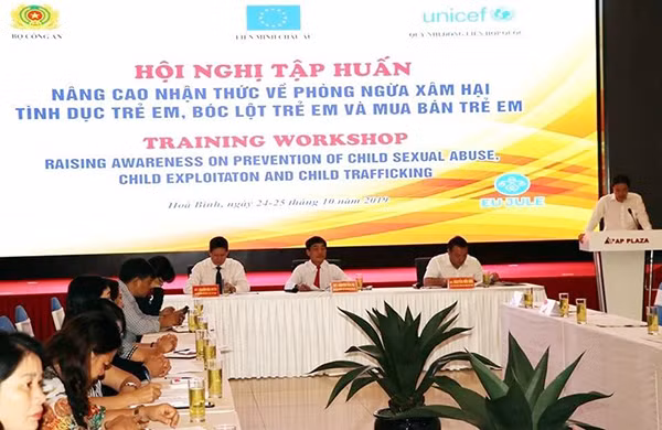 Các đại biểu đã báo cáo 5 chuyên đề tại Hội nghị.
