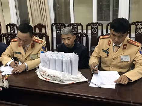 Thiếu niên 15 tuổi tự chế tạo pháo nổ