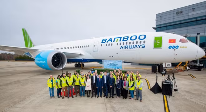 Đại diện Boeing và Bamboo Airways chụp ảnh kỷ niệm trong khuôn khổ sự kiện