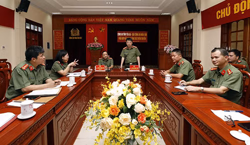 Đại tá Phạm Khải, Tổng Biên báo CAND phát biểu tại buổi làm việc