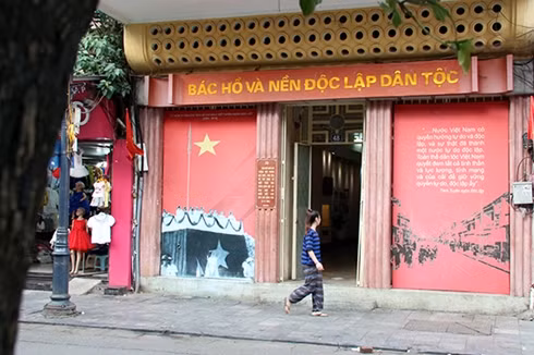 Thăm ngôi nhà Bác Hồ viết bản tuyên ngôn độc lập