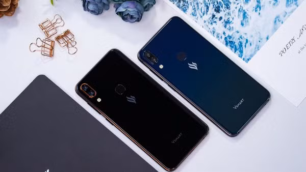 Được Vsmart trình làng vào chiều 14-12 vừa qua, bộ đôi smartphone Vsmart Active 1 và Active 1+ thực sự tạo được dấu ấn đối với người dùng điện thoại di động tại Việt Nam với những thiết kế đi theo xu hướng "HOT" nhất về điện thoại hiện nay của thị trường cùng với đó là mức giá hấp dẫn người dùng. Được Vsmart trình làng vào chiều 14-12 vừa qua, bộ đôi smartphone Vsmart Active 1 và Active 1+ thực sự tạo được dấu ấn đối với người dùng điện thoại di động tại Việt Nam với những thiết kế đi theo xu hướng "HOT" nhất về điện thoại hiện nay của thị trường cùng với đó là mức giá hấp dẫn người dùng.