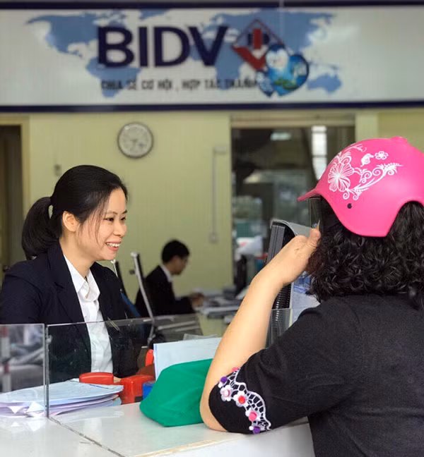 Chị Trần Yến Phương, cán bộ của Ngân hàng BIDV Cẩm Phả