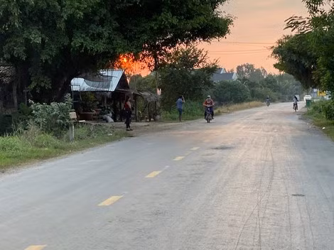 Chốt mà các đầu nậu dựng dọc tuyến biên giới cho "chim lợn" ngồi canh lực lượng chức năng.