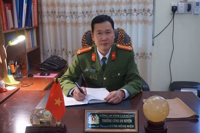 Trung tá Đoàn Hồng Hiệu, Trưởng Công an huyện Hòa An chia sẻ về khó khăn của cán bộ, chiến sĩ công tác tại vùng cao.