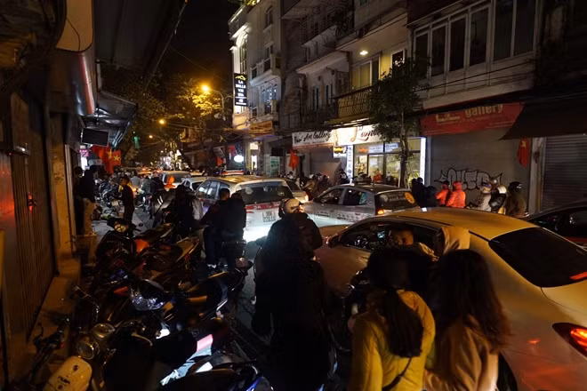 Còn ít tiếng đồng hồ nữa là khép lại ngày cuối cùng trong năm 2018, dù còn nhiều bộn bề, lo toan và cả những kế hoạch còn dang dở trong năm cũ nhưng tất cả mọi người đều đang rất háo hức chờ đón giây phút bước sang năm mới với nhiều điều may mắn, tốt đẹp hơn nữa.