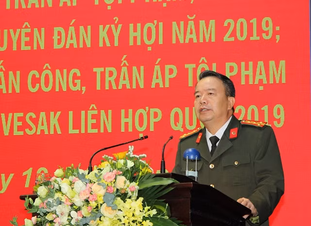Đại tá Nguyễn Văn Trung, Giám đốc Công an tỉnh Hà Nam phát động đợt cao điểm tấn công, trấn áp tội phạm bảo đảm ANTT Đại lễ Vesak 2019 Đại tá Nguyễn Văn Trung, Giám đốc Công an tỉnh Hà Nam phát động đợt cao điểm tấn công, trấn áp tội phạm bảo đảm ANTT Đại lễ Vesak 2019