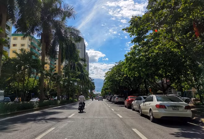 Hà Nội hôm nay nắng nóng trên 38 độ C.