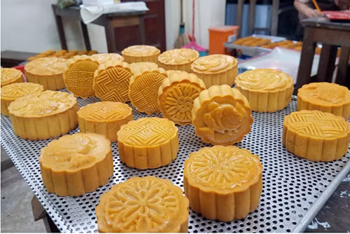 Bánh trung thu tự làm năm nay lên ngôi, sôi động từ sớm.