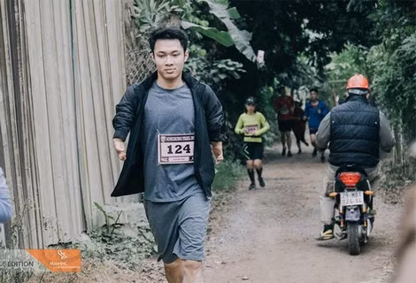 Ngô Văn Vinh tham gia giải chạy Sông Hồng năm 2017.