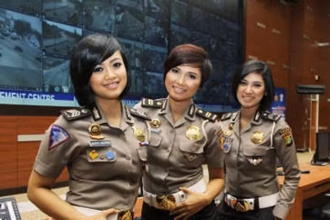 Các nữ cảnh sát Indonesia được yêu cầu phải có ngoại hình đẹp và trong trắng. Các nữ cảnh sát Indonesia được yêu cầu phải có ngoại hình đẹp và trong trắng.