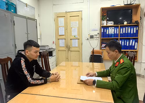 Phòng Cảnh sát kinh tế Công an TP Hà Nội hỏi cung đối tượng Khoa