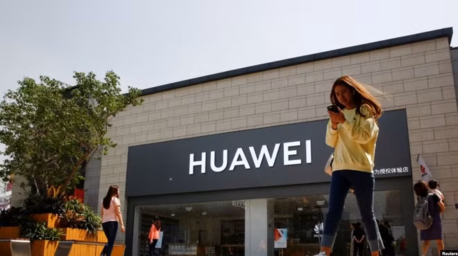 Nhân viên Mỹ bị Huawei sa thải, đuổi về nước
