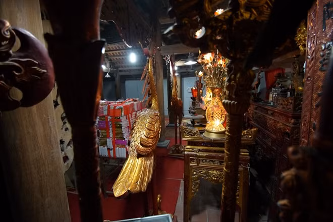 Đình làng An Định (Nghĩa Lộ, Yên Nghĩa, quận Hà Đông, Hà Nội), đã từ rất lâu người dân tại đây vẫn giữ tục xin lửa vào đêm 11 tháng Giêng hàng năm.