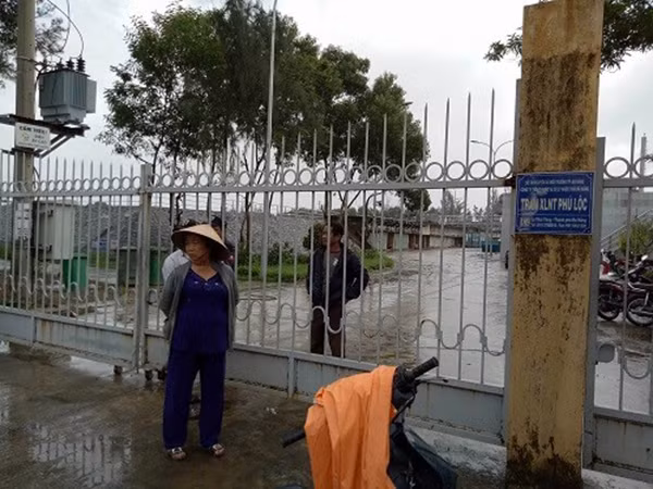 Hiện trường kênh Phú Lộc nơi tìm thấy thi thế hai bé trai bị mất tích nhiều ngày qua