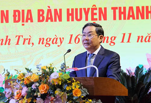 Đồng chí Lê Hồng Sơn phát biểu tại Hội nghị.