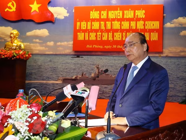 Thủ tướng Nguyễn Xuân Phúc phát biểu, chúc Tết cán bộ, chiến sĩ Quân chủng Hải quân. Ảnh: Thống Nhất - TTXVN