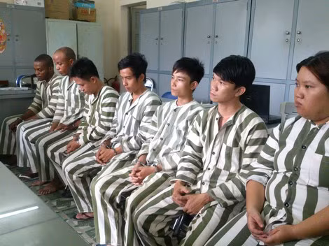 Từ trái qua: Ihugba Augustine Chinonso, Onu Chinonso Peter và các bị can trong nhóm. Từ trái qua: Ihugba Augustine Chinonso, Onu Chinonso Peter và các bị can trong nhóm.
