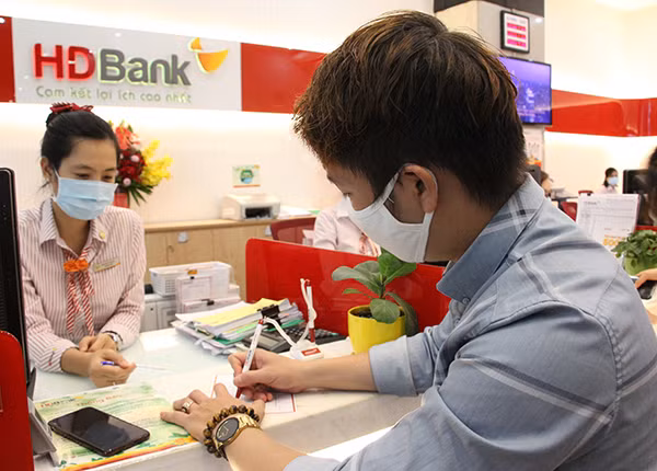 Giao dịch tại HDBank mùa dịch COVID-19. Giao dịch tại HDBank mùa dịch COVID-19.