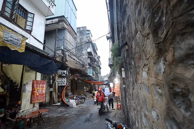 Sau khi hoàn tất thí điểm, quận Hoàn Kiếm sẽ tiến hành đánh giá việc đục thông 6 vòm cầu này trước khi được áp dụng trên toàn bộ các vòm cầu kéo dài từ Phùng Hưng tới ga Long Biên.