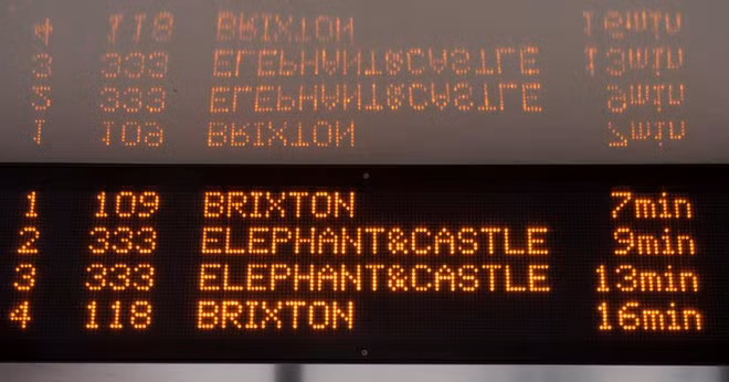 Bảng điện tử xe buýt tại London.