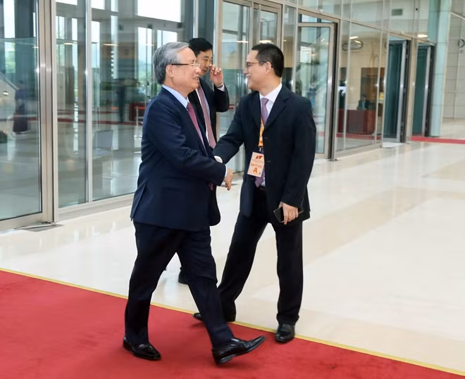 Thường trực Ban Bí thư Trung ương Trần Quốc Vượng tới dự phiên khai mạc Đại hội MTTQ Việt Nam lần thứ IX