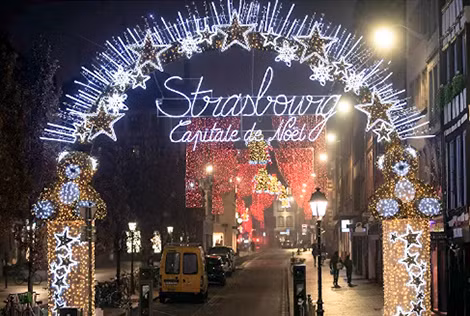 Chợ Giáng sinh ở Strasbourg, Pháp, năm 2020. Chợ Giáng sinh ở Strasbourg, Pháp, năm 2020.
