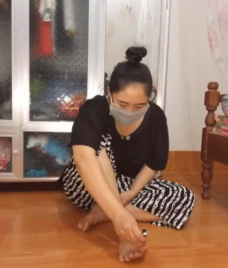Chị Diệu Lan buồn bã vì nợ nần, có nguy cơ đóng cửa quán.