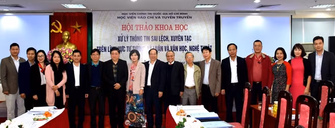 Xử lý thông tin sai lệch, xuyên tạc về lĩnh vực tư tưởng, lý luận và văn học, nghệ thuật