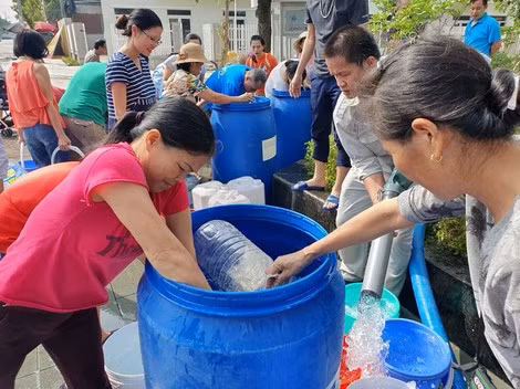 Cuộc sống của hàng nghìn người dân bị đảo lộn hoàn toàn. Cuộc sống của hàng nghìn người dân bị đảo lộn hoàn toàn.