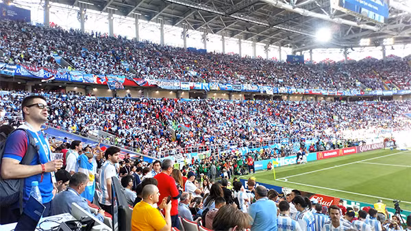 SVĐ Spartak Moscow chật kín khán giả tới theo dõi trận đấu giữa Argentina và Iceland