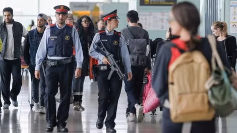 Chính quyền Catalonia đồng ý tăng cường tuần tra cảnh sát ở Barcelona.