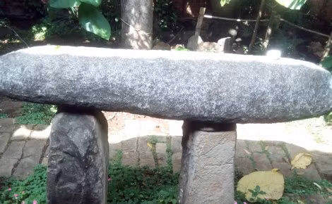 Chuông đá từ một hòn đá duy nhất của ông Hoàng Thành.