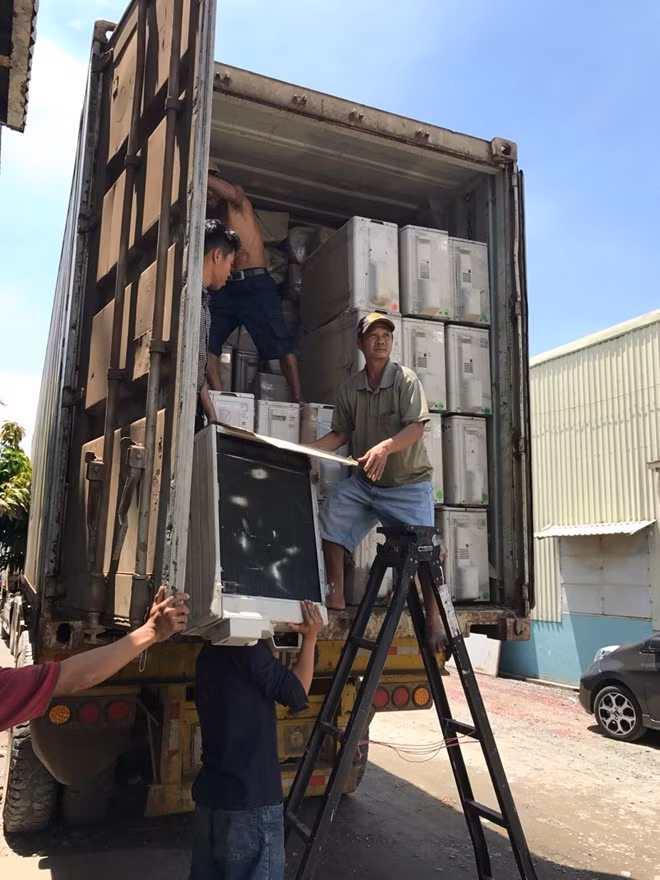 Lô hàng trong container số OOLU5375820 mà PC 46 Công an TP Hồ Chí Minh đang truy tìm chủ hàng.