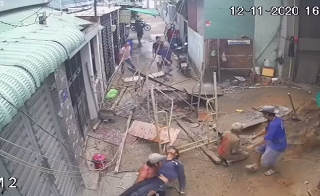 Hiện trường vụ sập giàn giáo ngày 12-11-2020 tại quận Tân Bình.