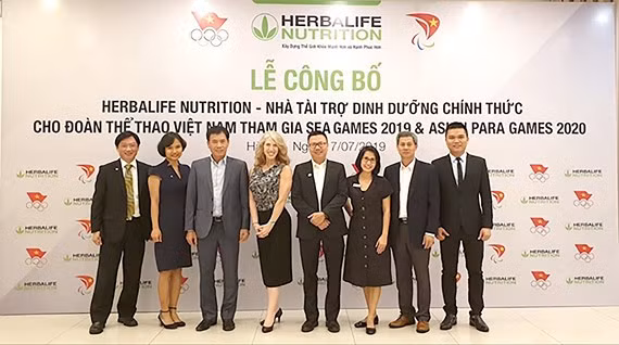Đại diện lãnh đạo của Thể Thao Việt Nam và Herbalife Nutrition tại lễ ký kết ngày 17-7-2019.