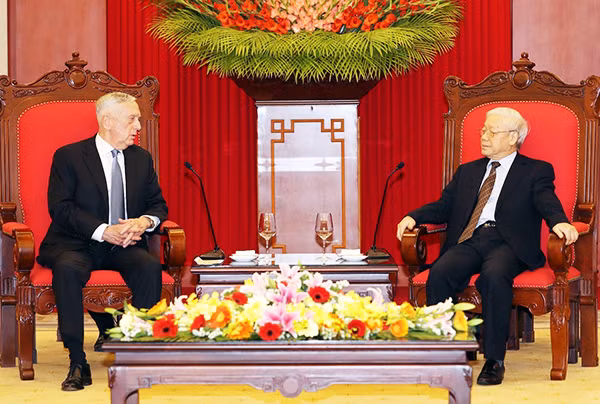 Tổng Bí thư Nguyễn Phú Trọng tiếp Bộ trưởng Quốc phòng Hoa Kỳ James Mattis thăm chính thức Việt Nam. Ảnh: TTXVN