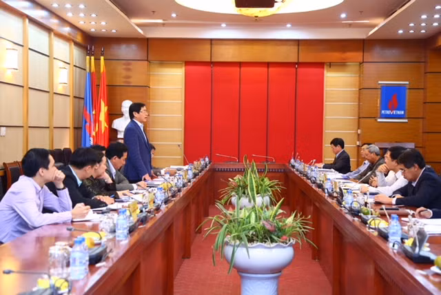 Ban Thường vụ Đảng ủy Tập đoàn làm việc với Thường trực Đảng ủy Khối DNTW