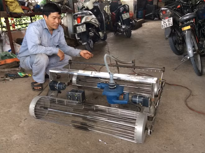 Anh Hát và chiếc máy đặt hạt.