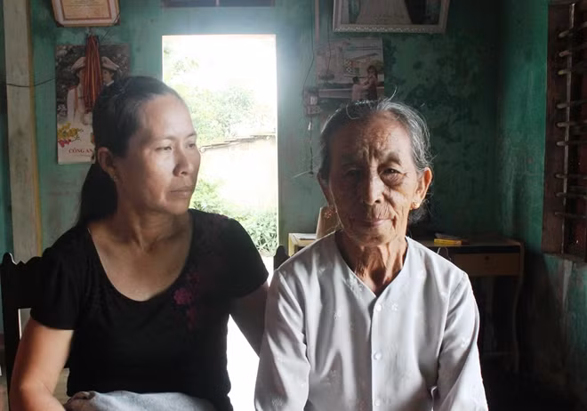 Là con dâu nhưng chị Thủy chăm nom, yêu thương mẹ chồng như mẹ ruột của mình.