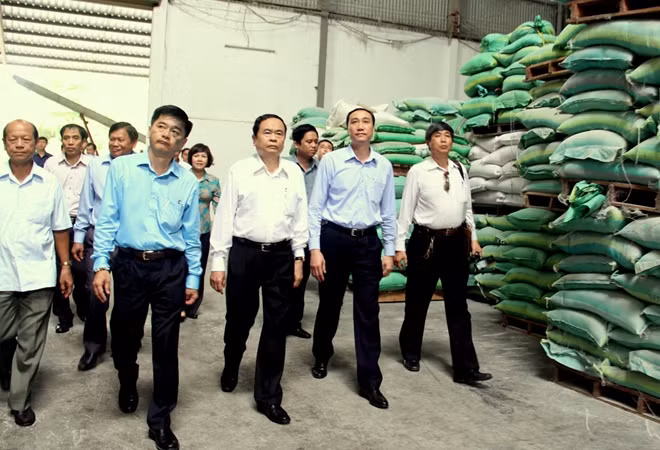 Chủ tịch ủy ban MTTQ Trần Thanh Mẫn cùng đoàn công tác đã đi thăm doanh nghiệp Phước Thành IV