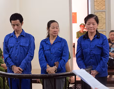 Ba bị cáo tại phiên xử.