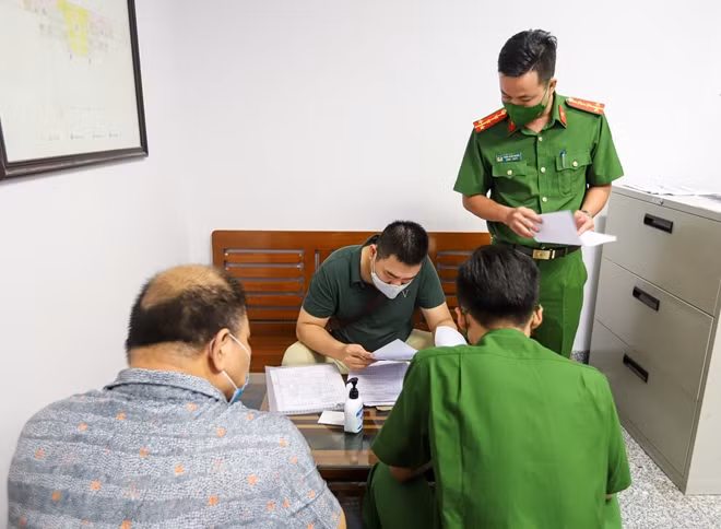 Quá trình bàn giao đối tượng được thực hiện theo các quy định của Bộ Công an Việt Nam. Việc bàn giao đảm bảo thực hiện nghiêm túc các biện pháp phòng chống dịch bệnh COVID-19.
