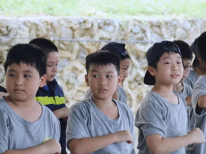 Nét rắn rỏi của những lính cứu hỏa nhí trong môi trường kỷ luật.